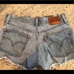 Levi light wash shorts size 25